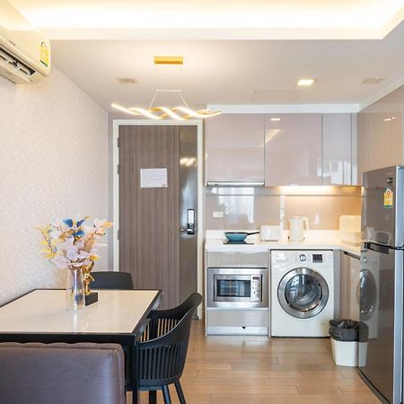 Dazzle Sukhumvit 7 By Lefoyer Apartment Bangkok Bagian luar foto