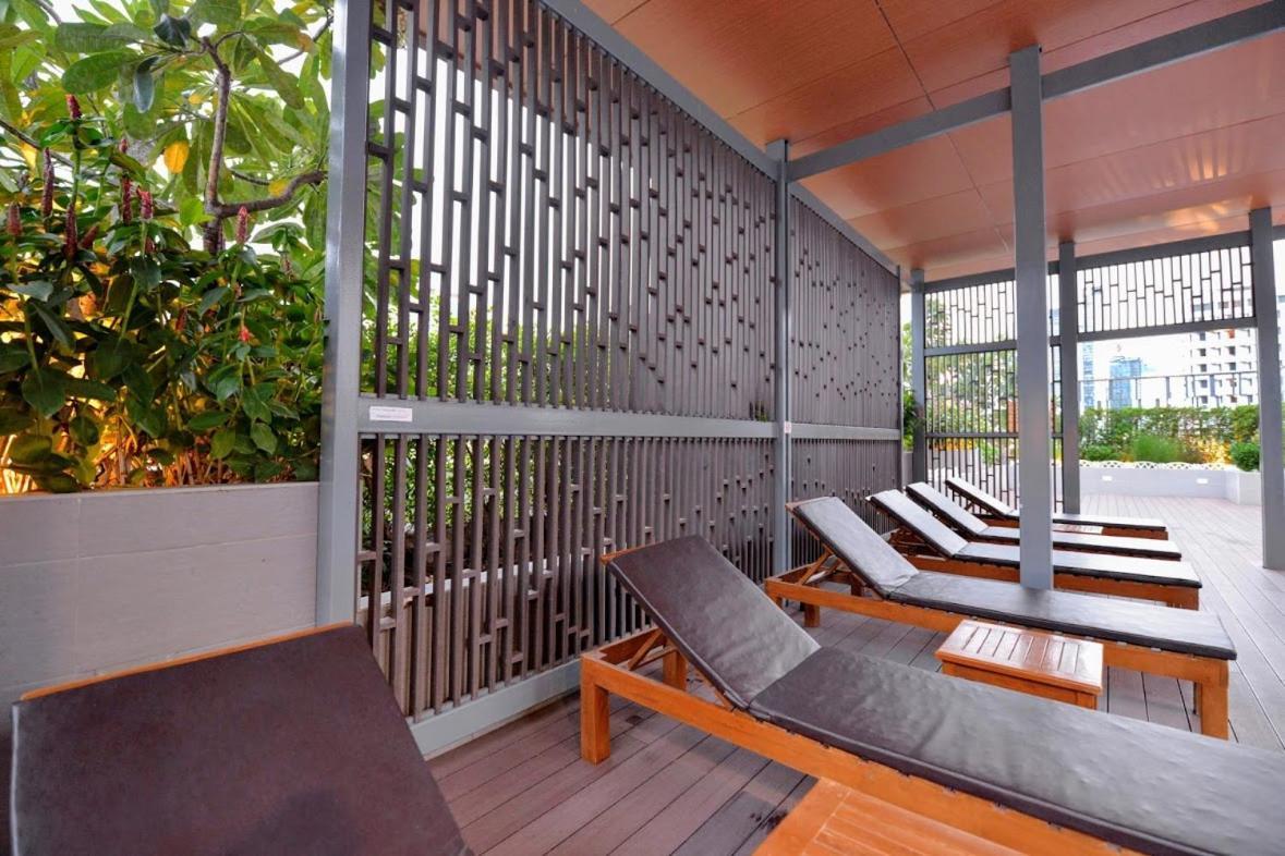 Dazzle Sukhumvit 7 By Lefoyer Apartment Bangkok Bagian luar foto