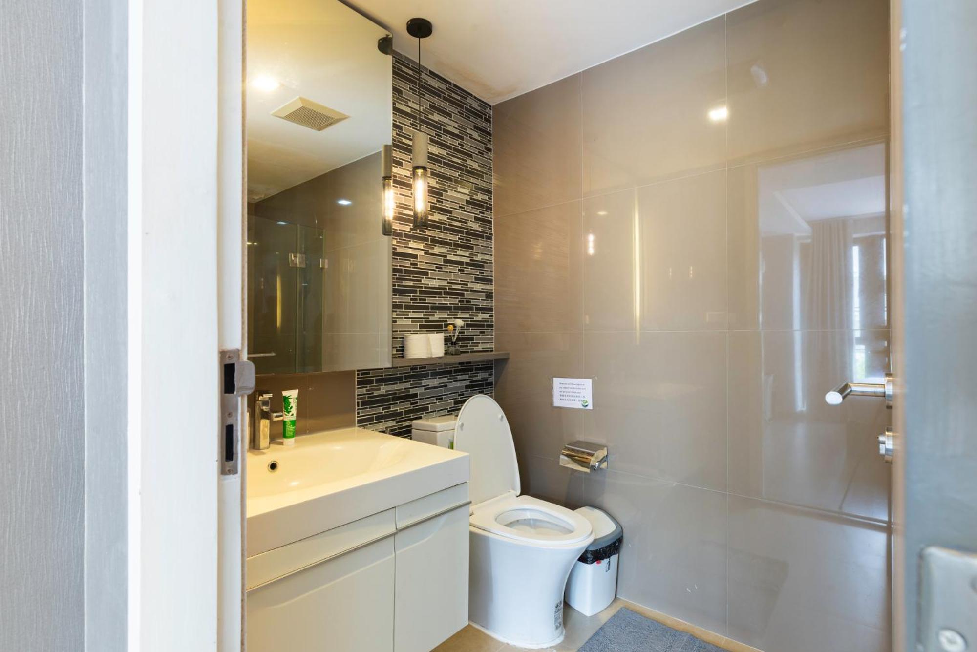 Dazzle Sukhumvit 7 By Lefoyer Apartment Bangkok Bagian luar foto