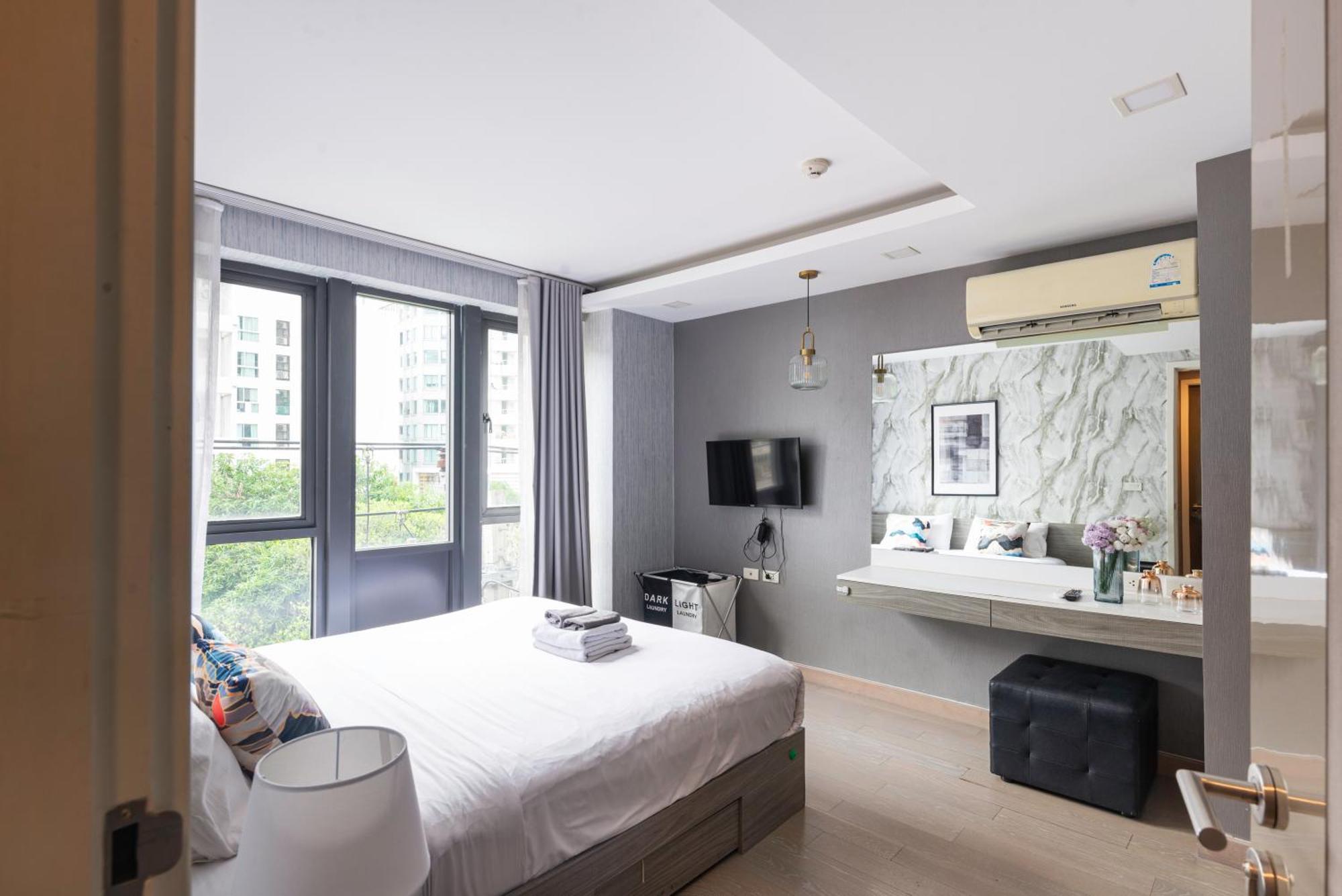 Dazzle Sukhumvit 7 By Lefoyer Apartment Bangkok Bagian luar foto
