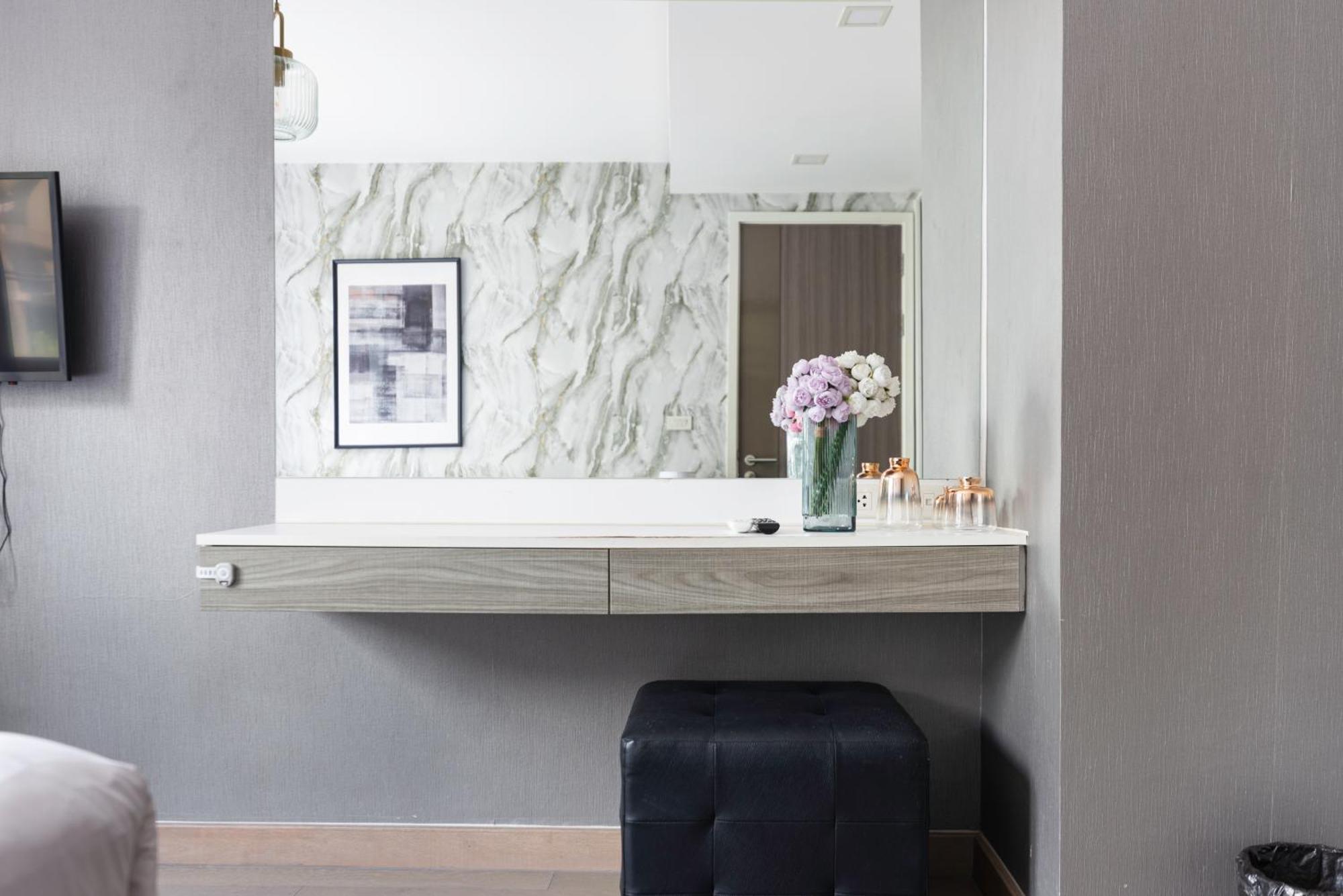 Dazzle Sukhumvit 7 By Lefoyer Apartment Bangkok Bagian luar foto