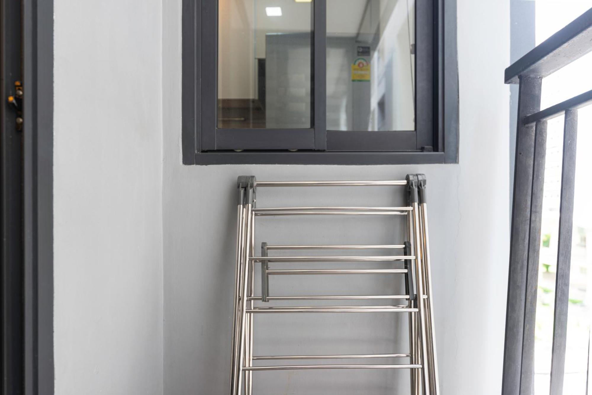 Dazzle Sukhumvit 7 By Lefoyer Apartment Bangkok Bagian luar foto