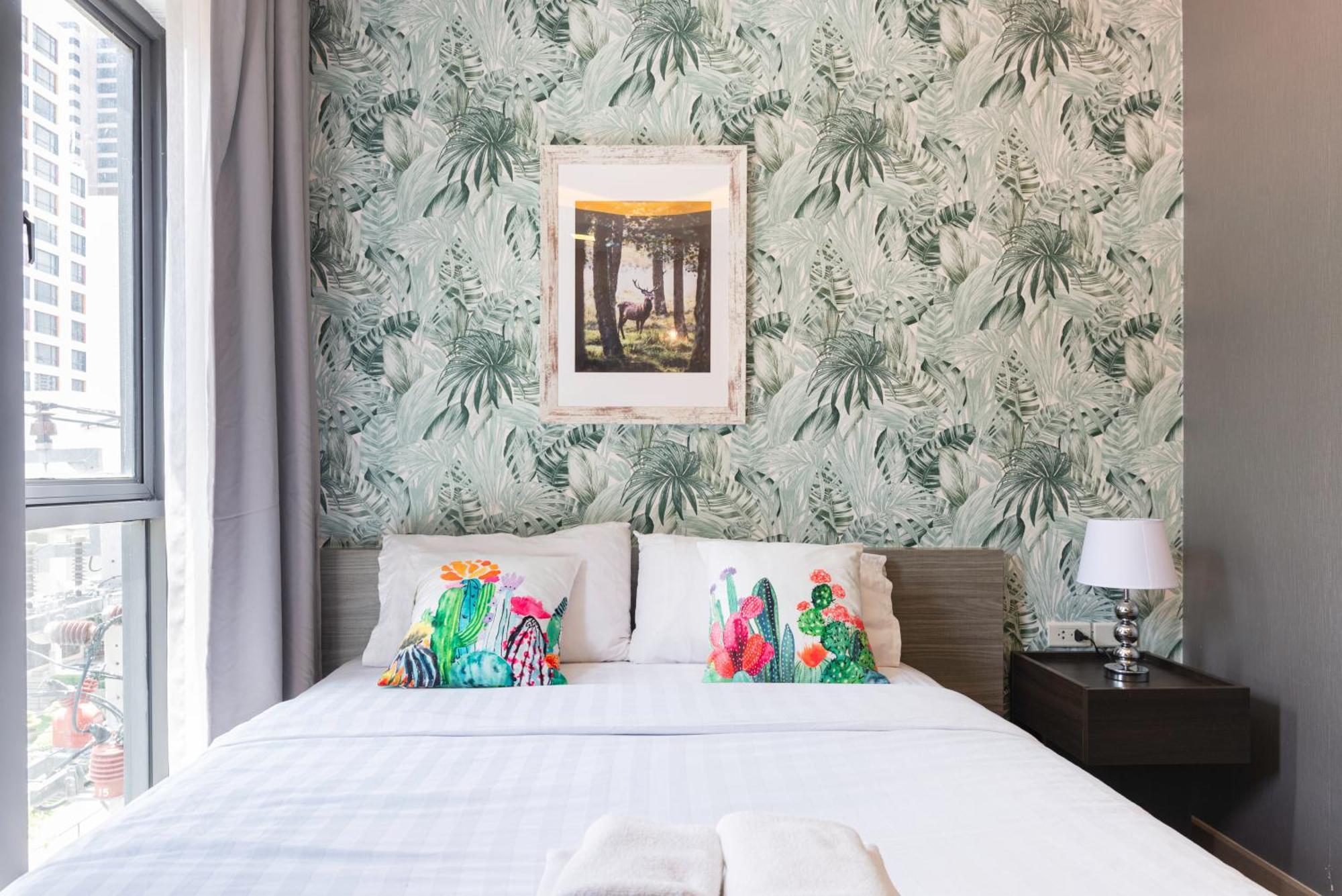 Dazzle Sukhumvit 7 By Lefoyer Apartment Bangkok Bagian luar foto