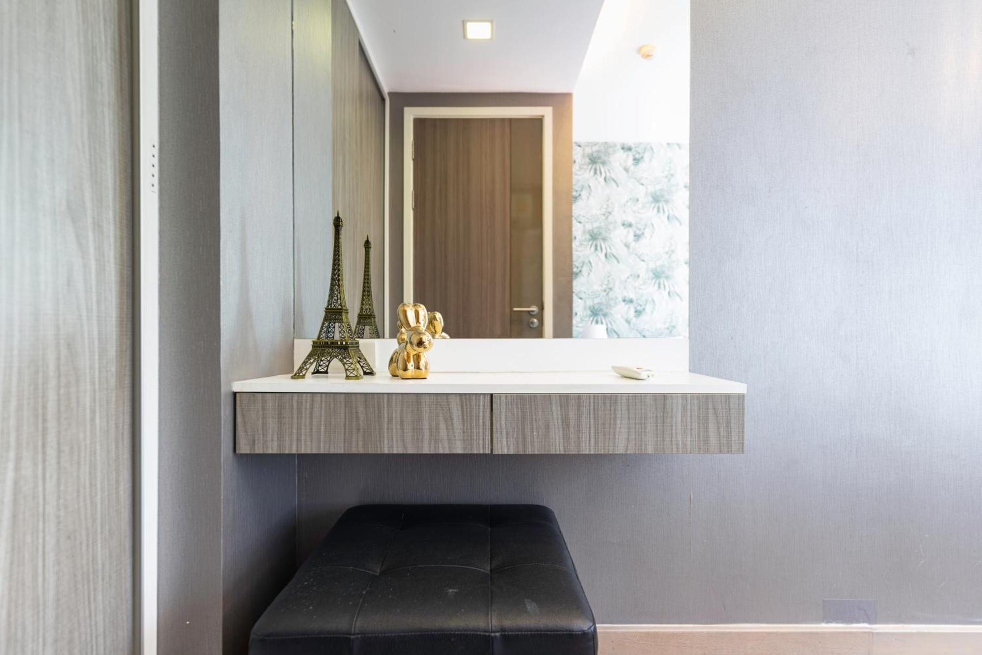 Dazzle Sukhumvit 7 By Lefoyer Apartment Bangkok Bagian luar foto