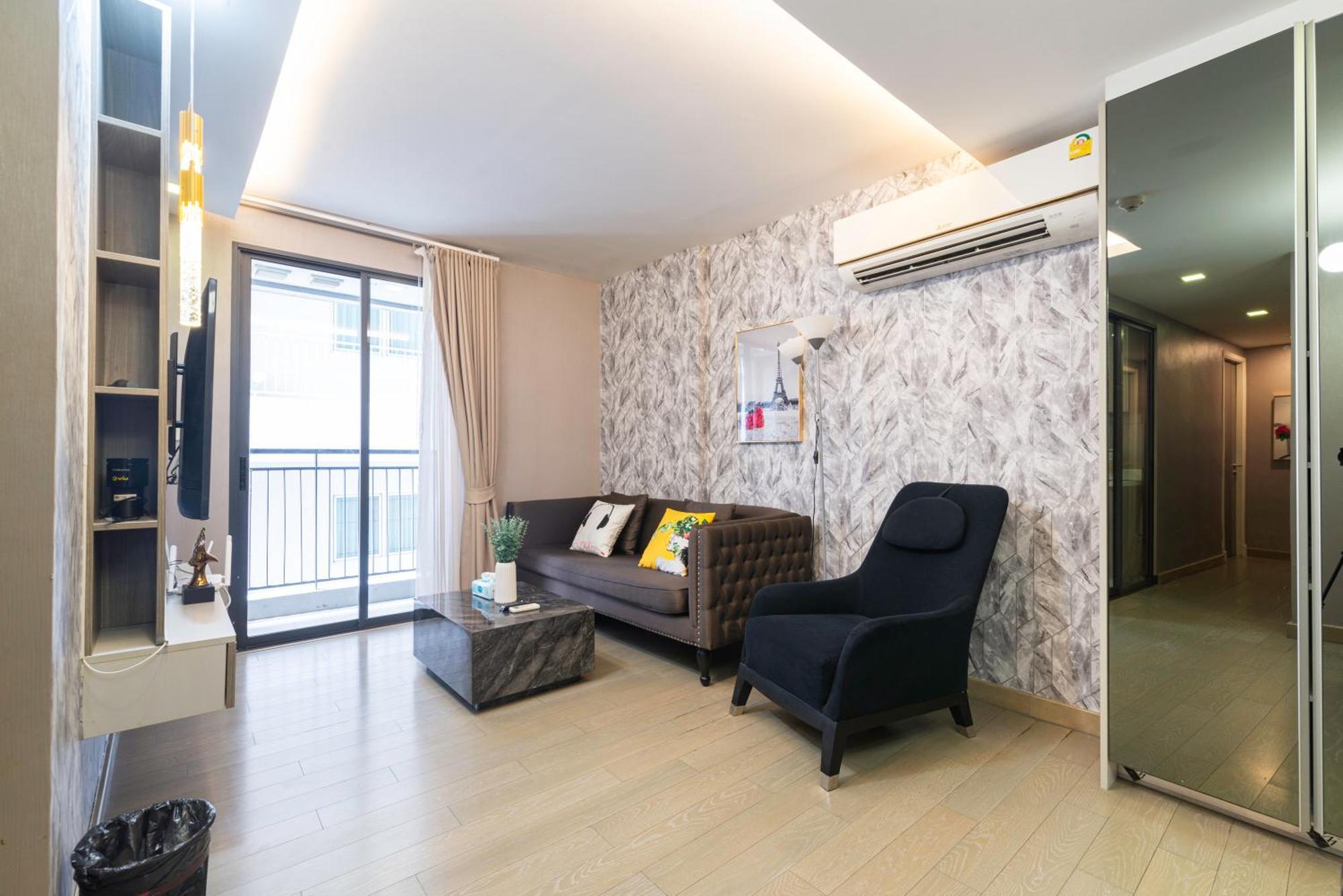 Dazzle Sukhumvit 7 By Lefoyer Apartment Bangkok Bagian luar foto